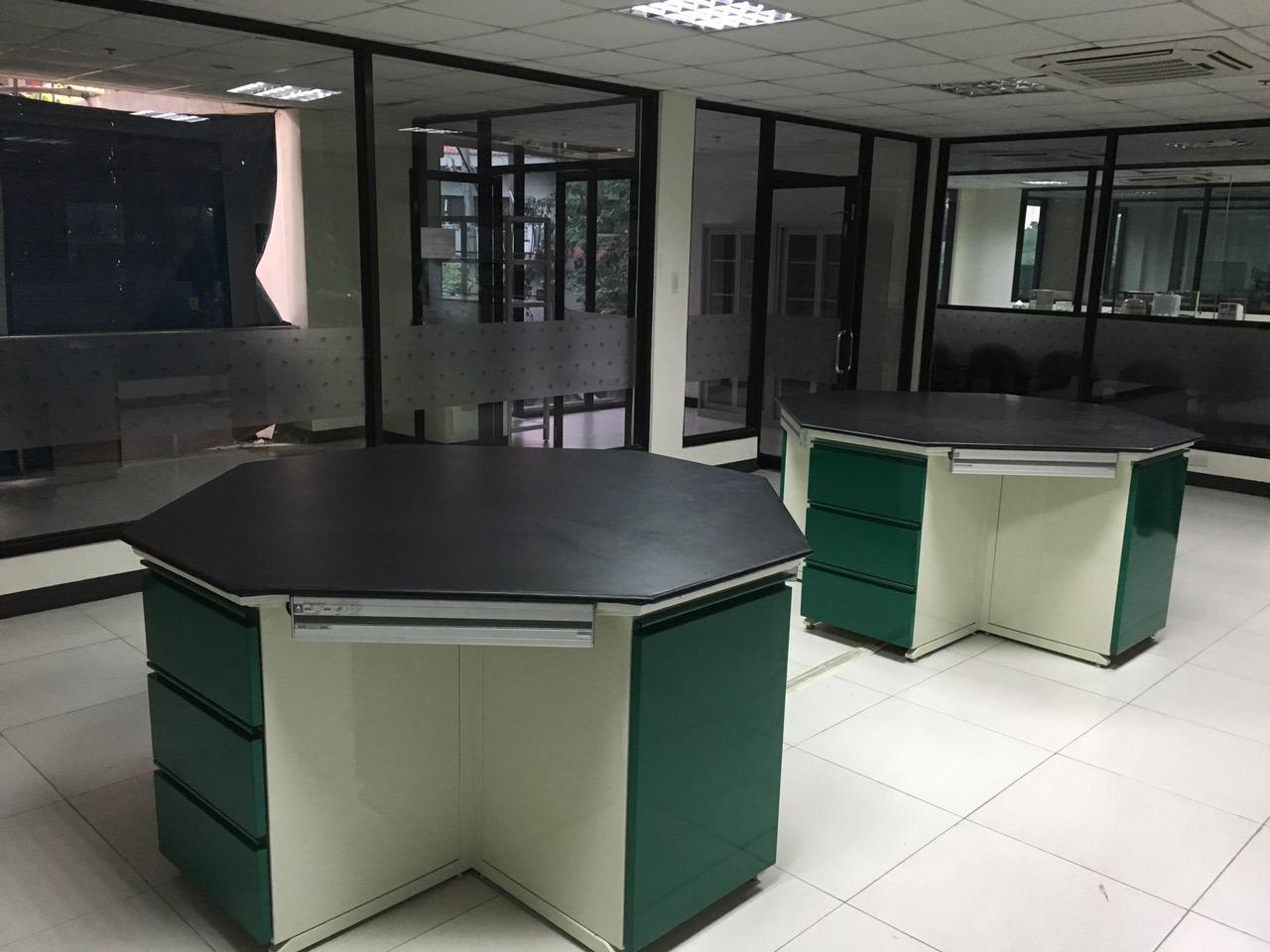 High-quality laboratory furniture installation 2